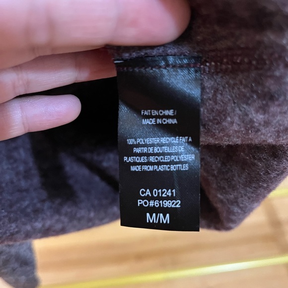 Le 31 Par Simons V Neck Turtleneck Sweater Men’s Size M 100% Polyester Maroon - Picture 16 of 16